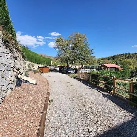 Casa Con Gran Tranquilidad Y Espacio